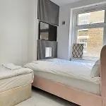 Nice 2 Bedroom Flat On First Floor