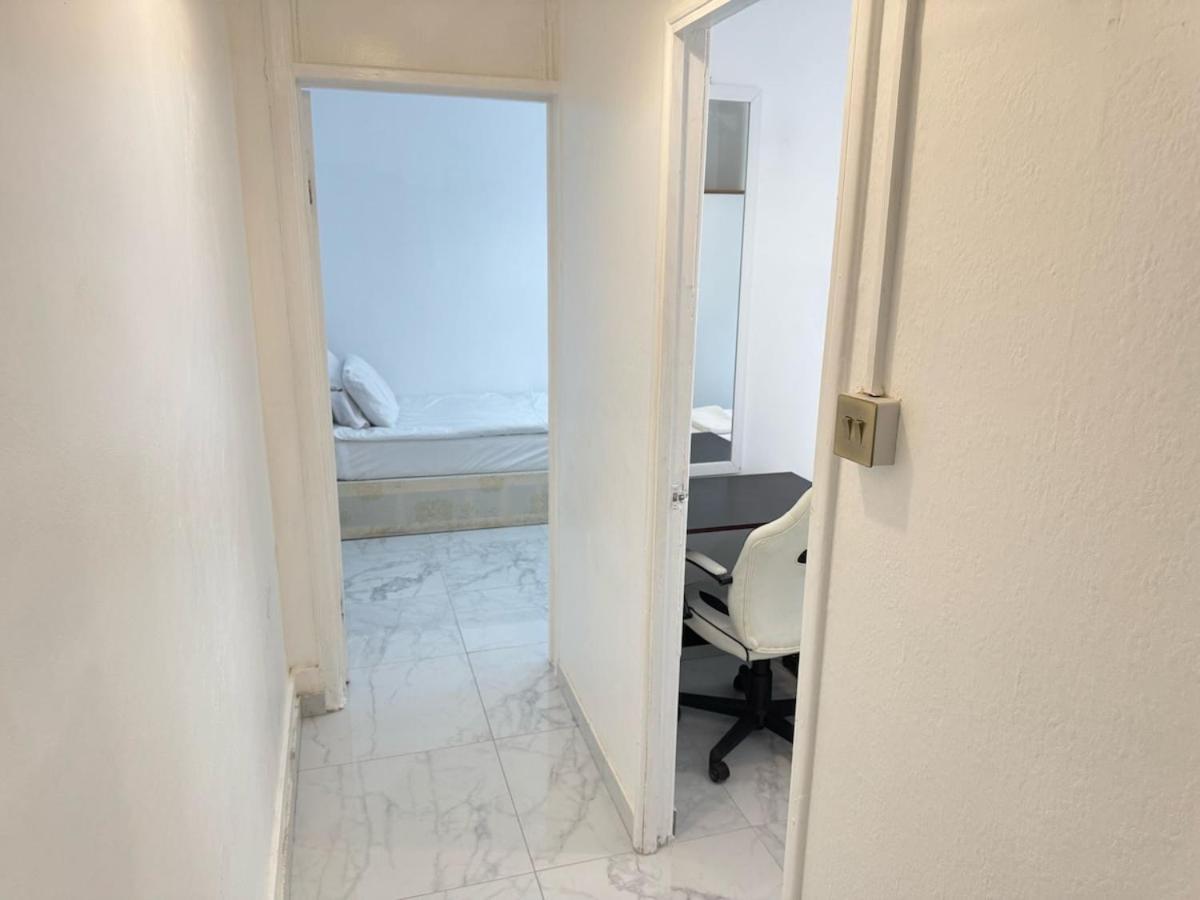 2 Bedroom Flat On First Floor Apartamento *